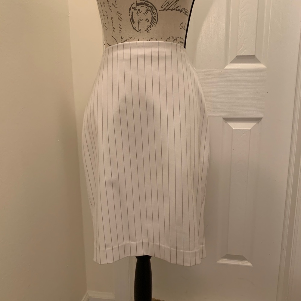 High wasted pin stripe pencil skirt
